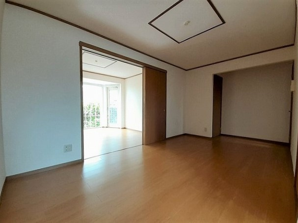 エーデル泉ヶ丘の居間・リビング