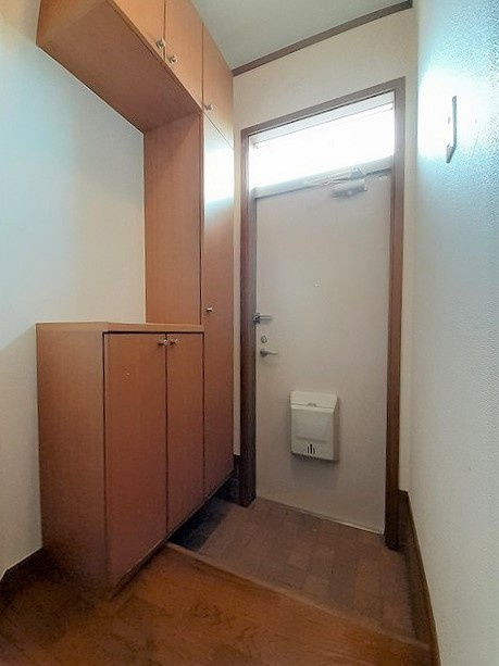 エーデル泉ヶ丘の玄関