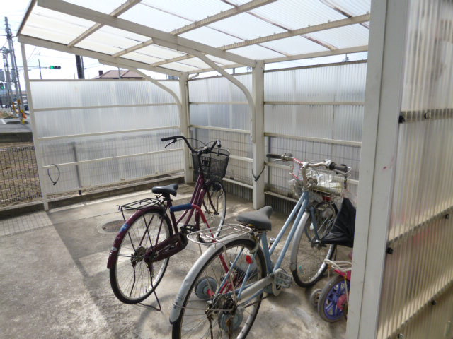 総社市真壁のアパートのその他共用部分|駐輪場