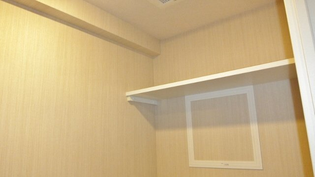 ハイブリッジソシアⅢのトイレ|トイレ上部に棚あります