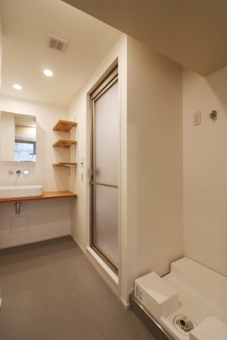 【外観】 | プライムフィット中目黒 3F | ●3階南東角部屋！日当たり・通風良好！玄関扉交換済み！