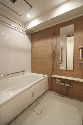 【外観】 | プライムフィット中目黒 3F | ●敷地内の「桜テラス」では目黒川の桜が楽しめます！