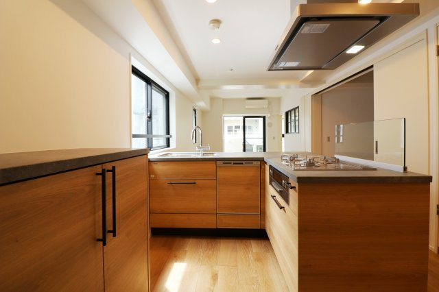 【外観】 | プライムフィット中目黒 3F | ●新規内装スケルトンフルリノベーション！