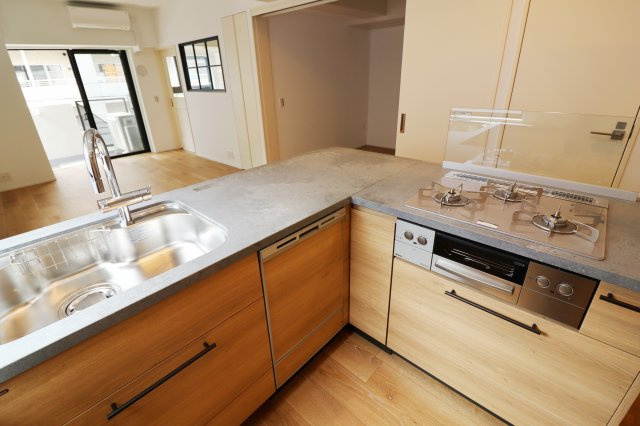 【外観】 | プライムフィット中目黒 3F | ●エントランス改修工事済み！オートロック・宅配BOX有り！