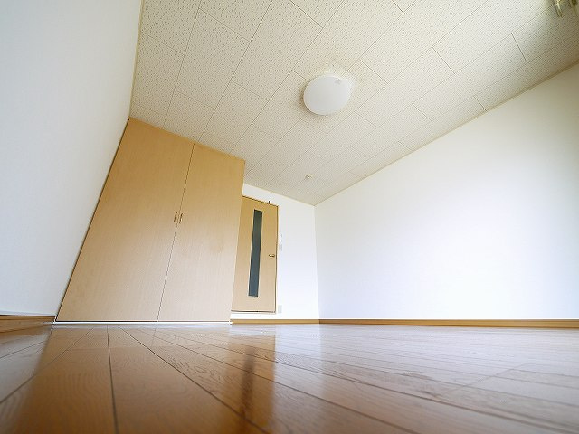 シャルマン南紀寺の居間・リビング|広々とした洋室です