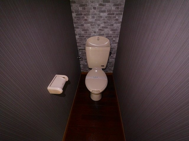 シャルマン南紀寺のトイレ|落ち着いた色調のトイレです