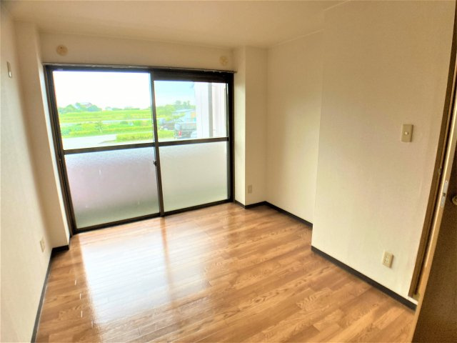 セゾン冨貴の洋室