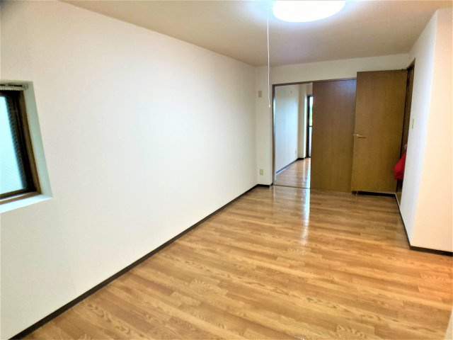 セゾン冨貴の洋室