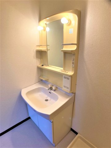 セゾン冨貴の独立洗面台