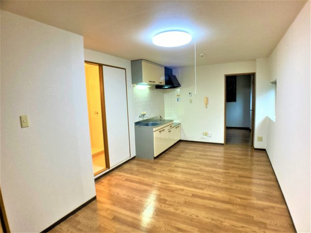 セゾン冨貴の居間・リビング