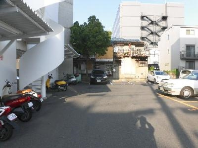 モノコモド御前Ｂ棟の駐車場