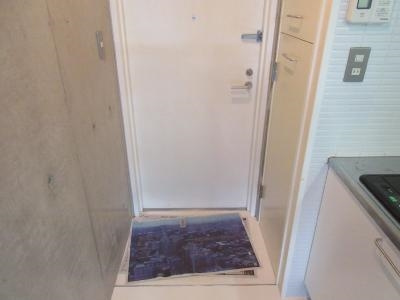 モノコモド御前Ｂ棟の玄関