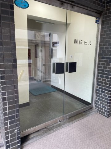 朋和ビルのロビー