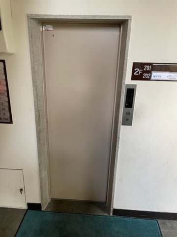 朋和ビルのロビー