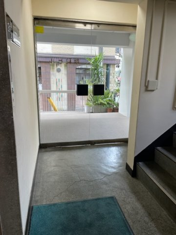 朋和ビルのロビー