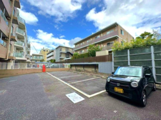 【駐車場】 | いつでも目の届く敷地内に駐車場があります♪荷物がかさばりがちなお買物にも、敷地内駐車場があると便利ですよね☆