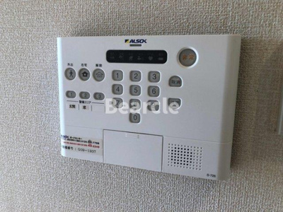 【エントランス】 | メゾン・シェルシェ | 落ち着いたエントランスです