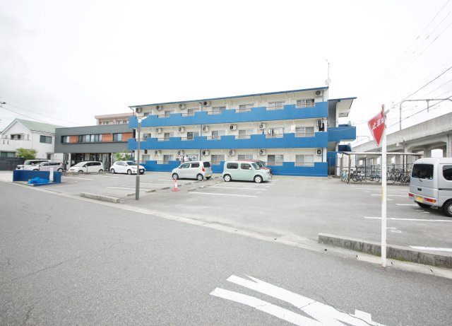 プロビデンス青山の駐車場