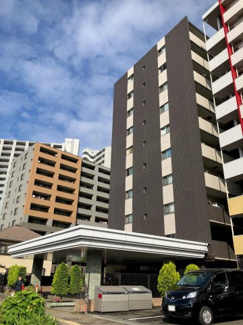 【外観】 | 総戸数１４６戸、２０１３年６月築、管理人は日勤勤務につき管理体制良好です♪
