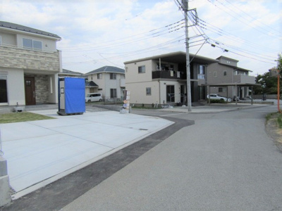 【前面道路含む現地写真】 | ブルーミングガーデン　南アルプス市上今井1期　1号棟 | 前面道路含む現地写真です