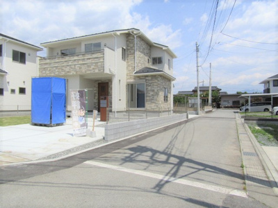 【前面道路含む現地写真】 | ブルーミングガーデン　南アルプス市上今井1期　1号棟 | 前面道路含む現地写真です