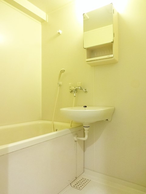 もとまる１号館の浴室