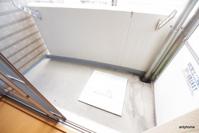 URBAN FLATS江坂　仲介手数料無料のバルコニー
