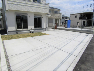 【駐車場】 | ブルーミングガーデン　南アルプス市上今井2期　2号棟 | 駐車は4台可能です♪