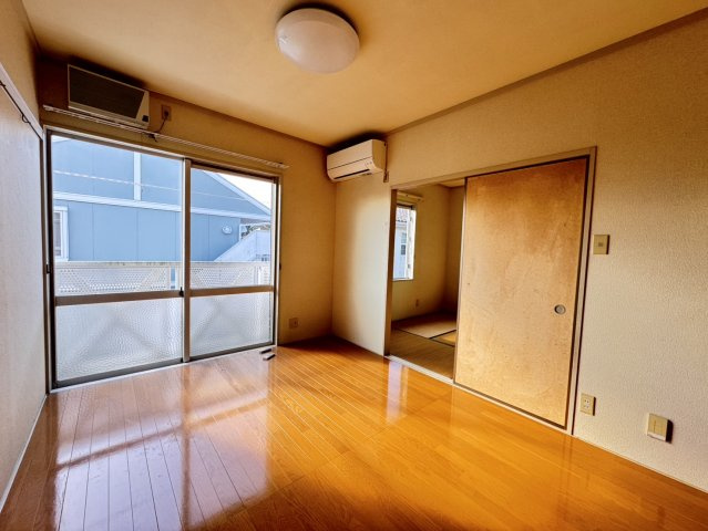 エステ東田の居間・リビング