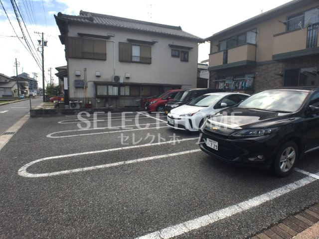【駐車場】 | プルート | 駐車場があるので、車を買う予定の方も安心です
