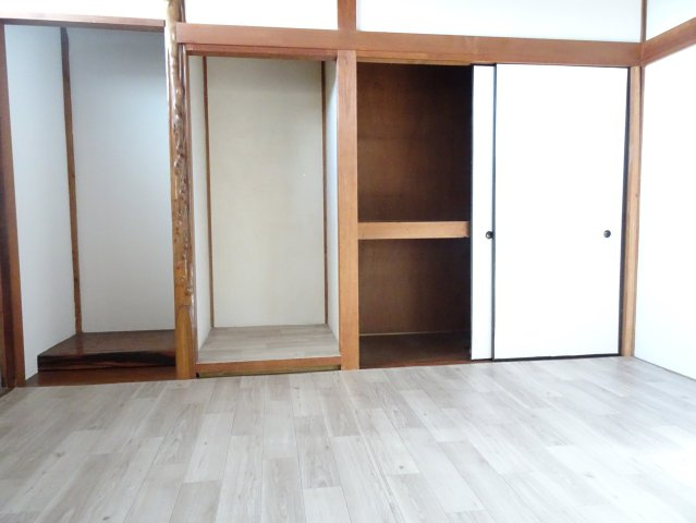 草道島戸建貸家の収納