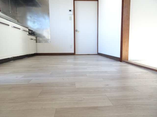 草道島戸建貸家の居間・リビング