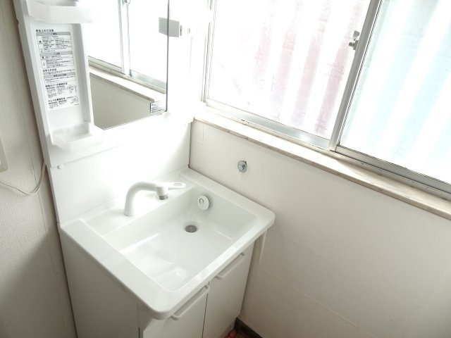 草道島戸建貸家の独立洗面台