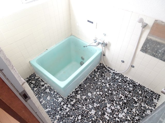 草道島戸建貸家の浴室