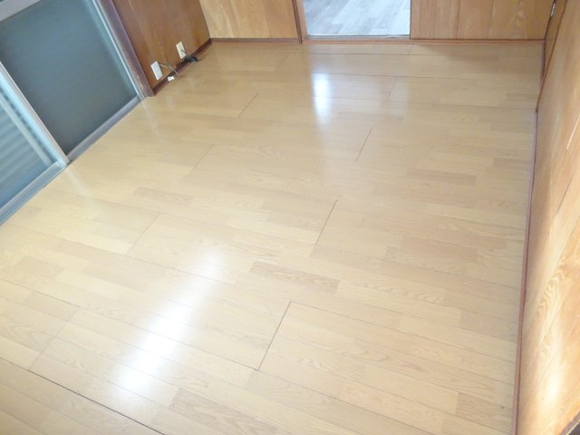 草道島戸建貸家の洋室