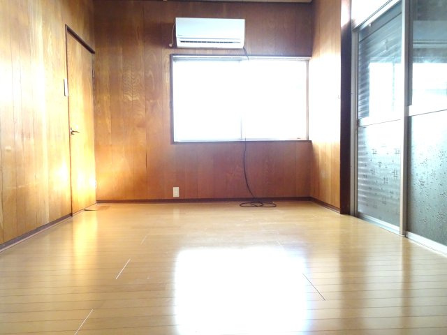 草道島戸建貸家の洋室