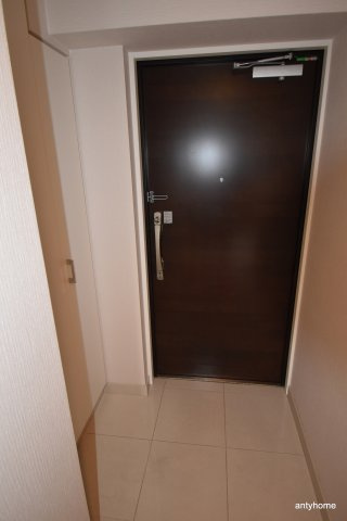 アビティ江坂　仲介手数料無料の玄関