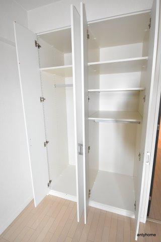 アビティ江坂　仲介手数料無料の収納