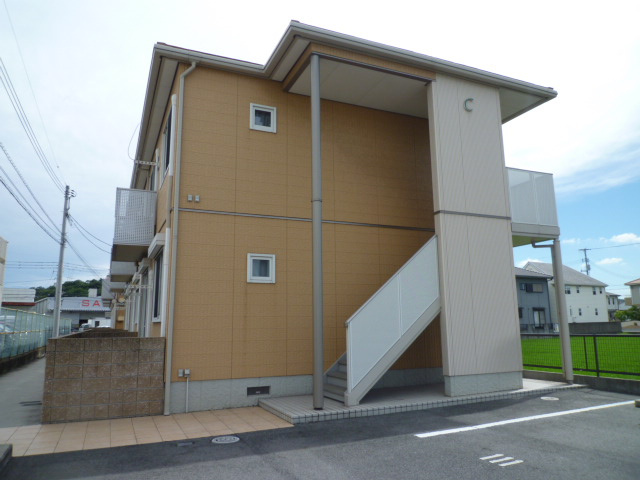 倉敷市西中新田のアパートの外観