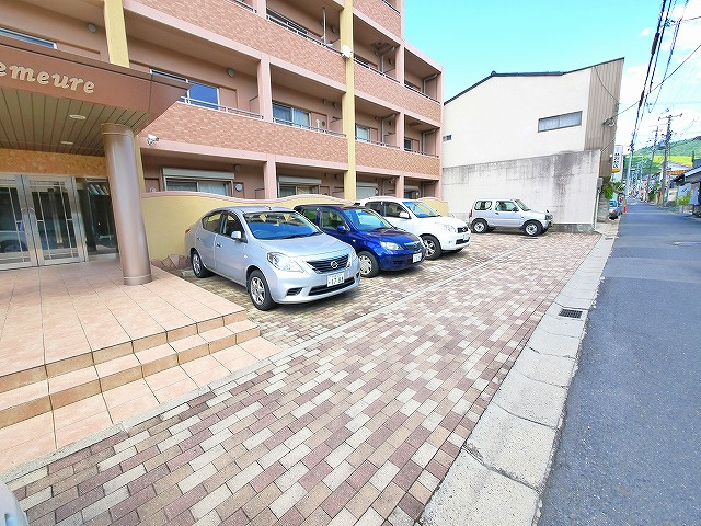 ベルドミール（南半田西町）の駐車場