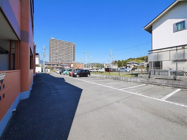 エバープラスパの駐車場|お車はこちらへどうぞ。