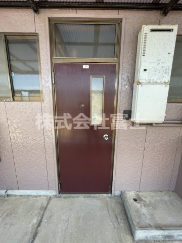 山本アパートの玄関