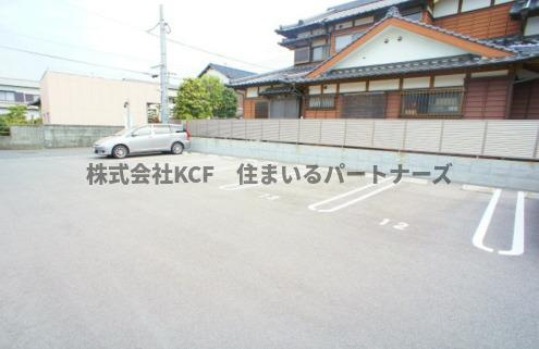 グランドゥールステラの駐車場|カースペースがあります