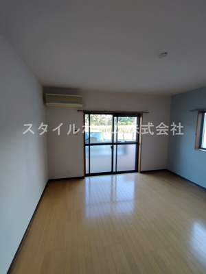 【居間・リビング】 | グリシーヌ | 別部屋写真です。