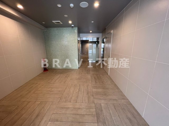 BRAVE北浜　BRAVI不動産のロビー|【BRAVE北浜】建物の内部です