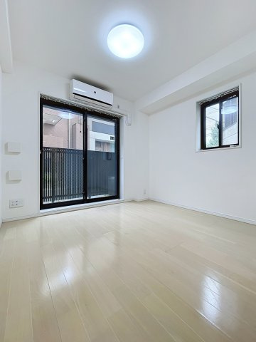 【居間・リビング】 | DUELO HIKARIGAOKA | ★お部屋は南向きで日当たり良好！★