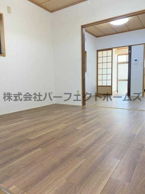 出口2丁目平家　賃貸の内装|明るい室内です