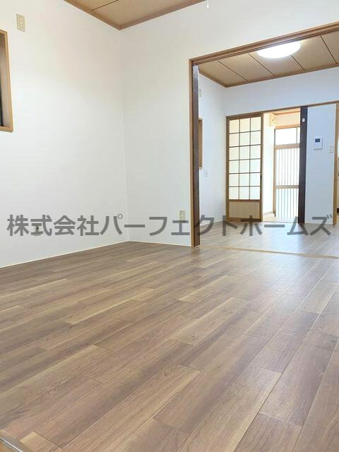 出口2丁目平家　賃貸の居間・リビング|綺麗な室内