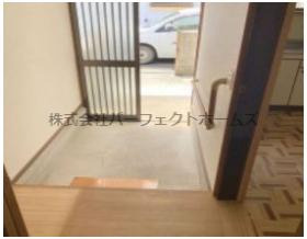 出口2丁目平家　賃貸の玄関|ひろ～い玄関