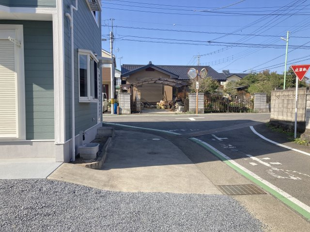 高崎市棟高町　中古住宅の前面道路含む現地写真